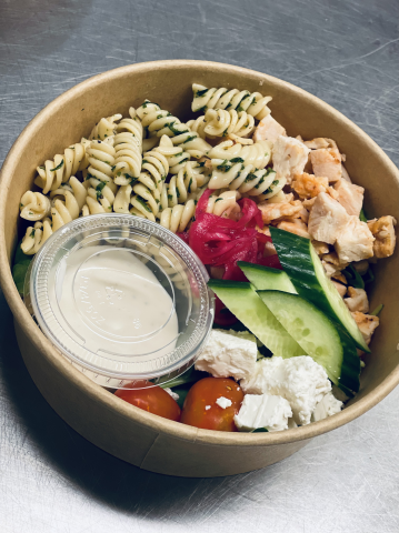 Bild på Kycklingsallad m. Örtfusilli & Caesardressing 