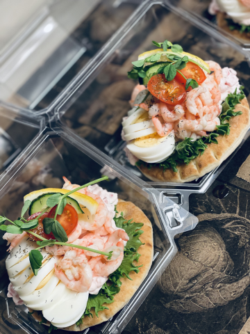 Bild på Delins räkmacka 